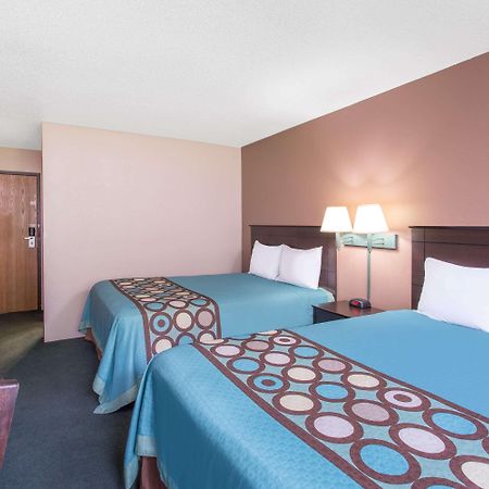 Super 8 By Wyndham Austin Mn Hotel Exterior photo