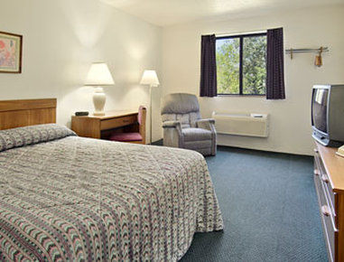 Super 8 By Wyndham Austin Mn Hotel Room photo